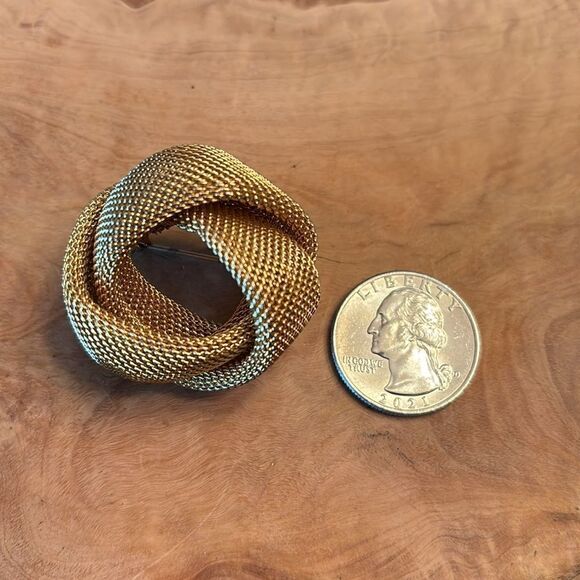 Vintage Mesh Knot Brooch - Picture 5 of 6